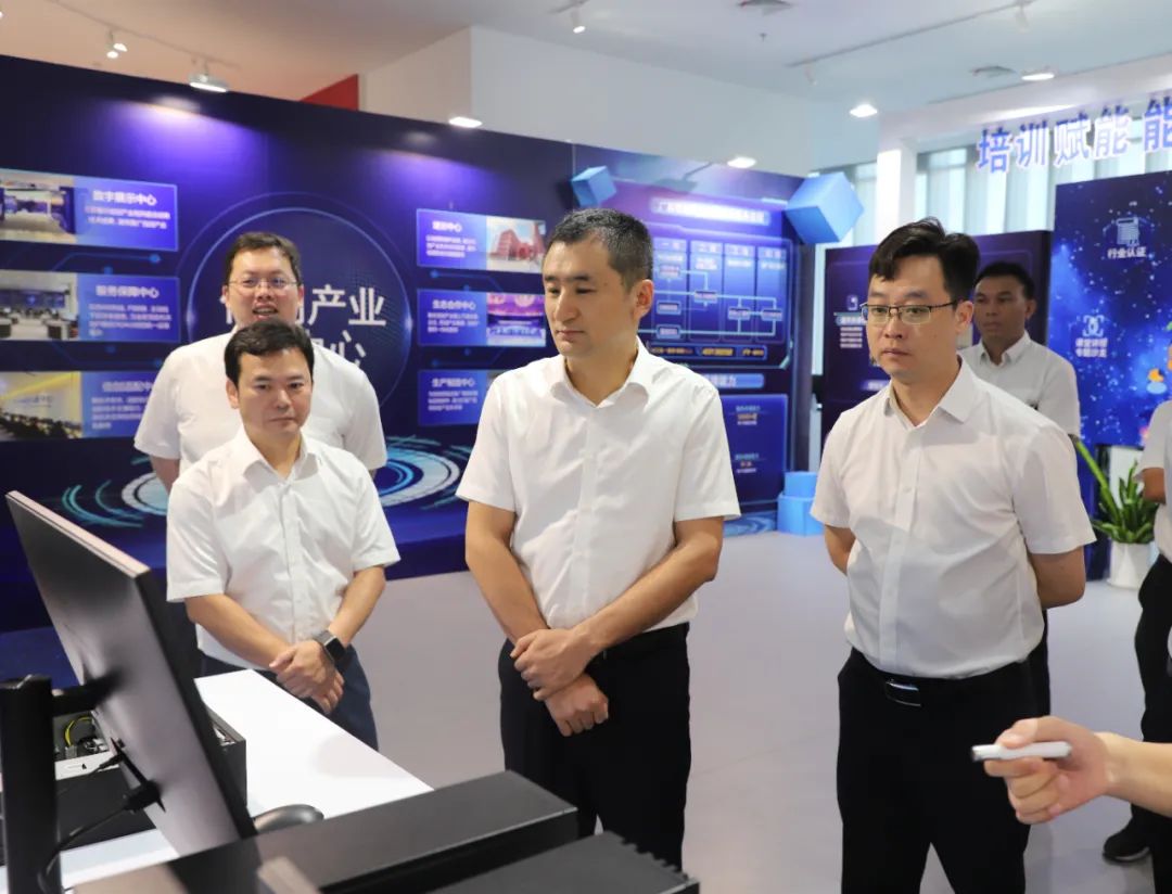 自治区人民当局副秘书长，自治区大数据发展局党组书记、局长赵志刚一行调研币赢官网集团