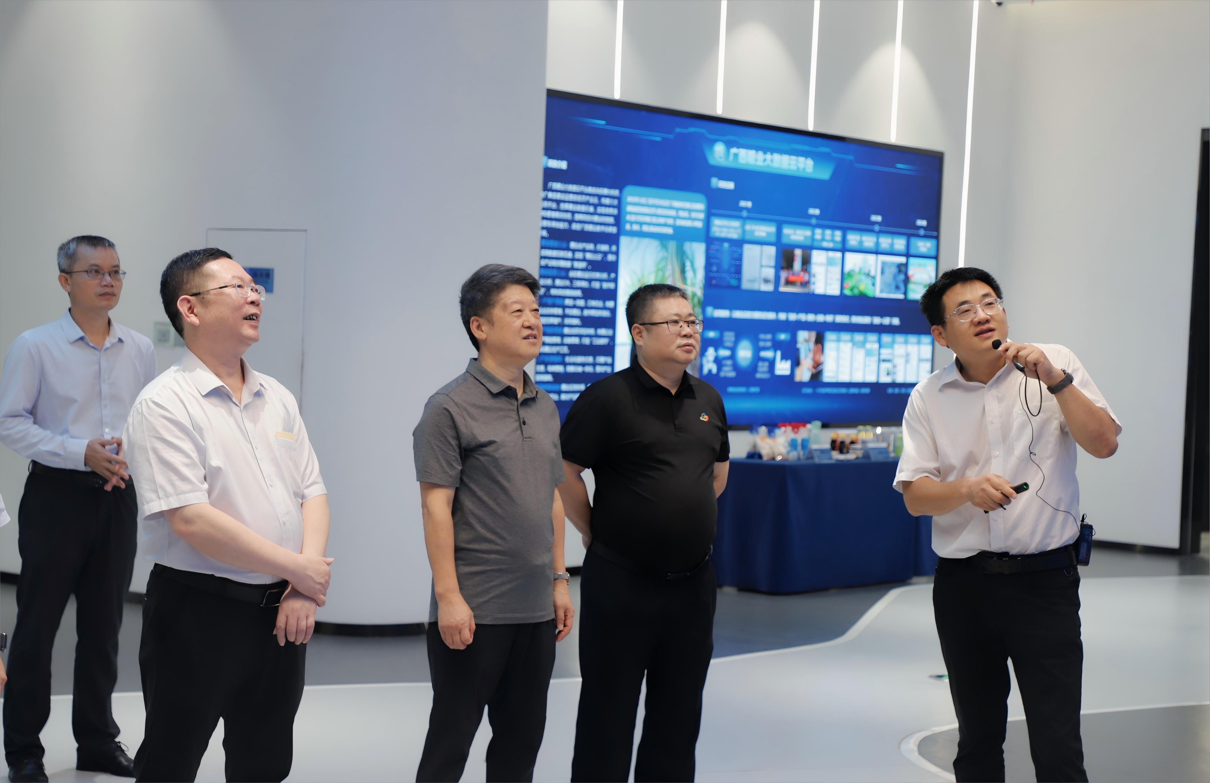 贵州省政协副主席、、、致公党贵州省委主委孙诚谊一行到币赢官网集团调研